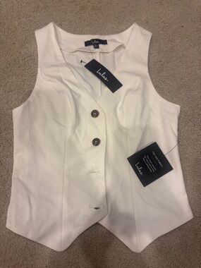 Lulu's White Sleeveless Button-Front Vest